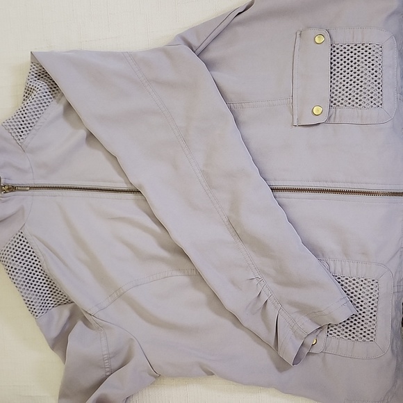 Zenergy by Chico's Men's Beige Lightweight Jacket with Mesh Insert Details - Picture 5 of 14